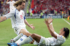     Eur04 | : Reuters