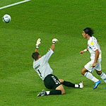     Eur04 | : Reuters